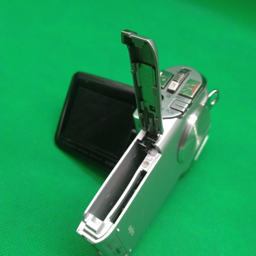 SANYO Xacti DMX-C5 Compact Digital Camera Japan Import SANYO Xacti DMX-C5 Compact Digital Camera Japan Import