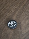 01-07-TOYOTA COROLLA/CELICA/Matrix STEERING WHEEL LOGO EMBLEM GENUINE