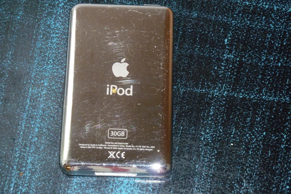 Apple iPod Classic 5th 5.5 Generation  30GB Schwarz A1136 - Bild 2 von 4