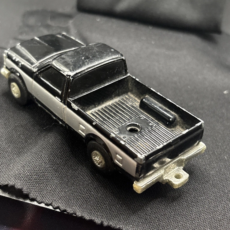 ERTL Metal Pressed Ford F-150 Black and White Pick Up Truck. 1/64 Scale - Image 3 of 4