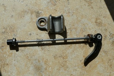Thule Chariot Axle Mount ezHitch  Cup Achskupplung mit Schnellspanner