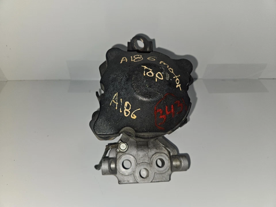 04-12 MITSUBISHI GALANT RIGHT UPPER SIDE ENGINE MOUNT BRACKET OEM, 1091A076 - Image 2 of 4