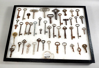 Showcase of Vintage/Antique Skeleton/Clock Keys - Lot of 44 + (2 Key Chains)