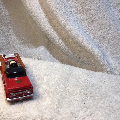 FIRE ENGINE 4” CORGI GMC - ENGINE 18 CHICAGO FIRE DEPARTMENT - Picture 2 of 6