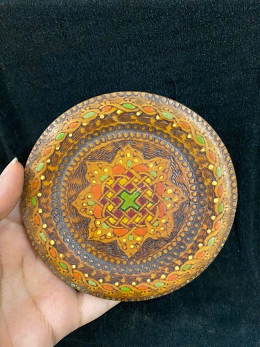 Vintage ART Wood Hand carved Painted Decor Plate Wall Hanging Random graphics - Picture 2 of 4