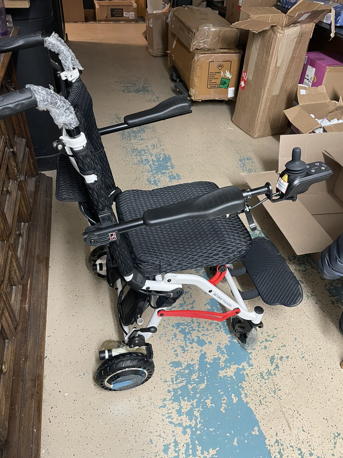 Beyour Walker Electric Wheelchair. Foldable, lightweight, rechargeable