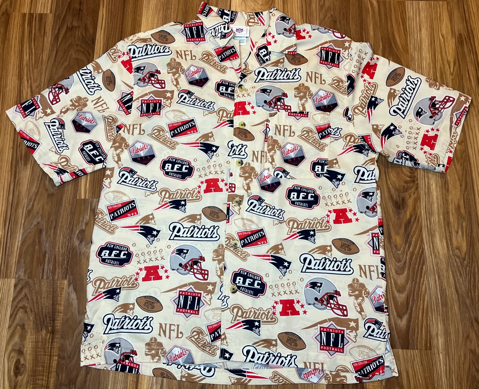 NFL New England Patriots Hawaiian Shirt - Mens Medium - CLEAN!