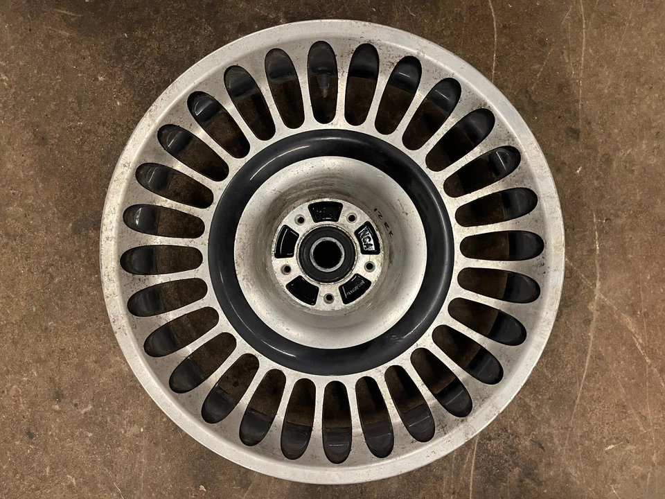 Llanta delantera Harley-Davidson 10-13 Electra Glide 2012 Road King 17x3 12 Foto 4 de 4