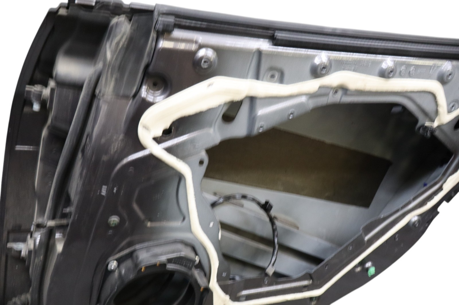 14-22 Maserati Quattroporte SQ4 M156 Rear Right Passenger Side Door Shell Oem