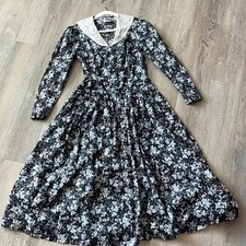Vintage floral Laura Ashley Great Britain dress lace collar cottagecore est S