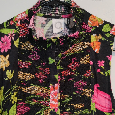 Akemi + Kin Women's Sleeveless Floral Band Collar Button-Up Blouse S