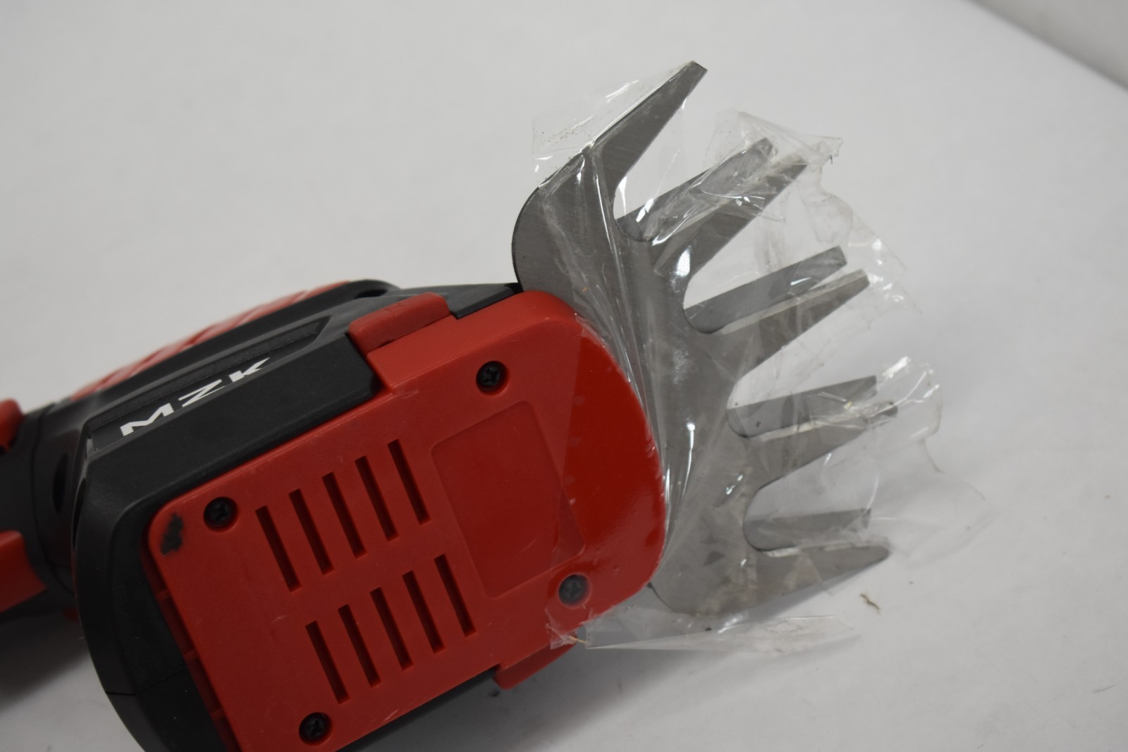 MZK 20V Cordless Hedge Trimmer Electric Shrub Trimmer Grass Shears Black & Red