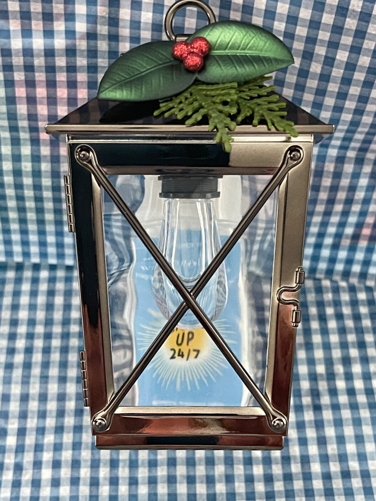 Bath & Body Works Christmas Lantern Holly Nightlight Wallflower Plug In-image