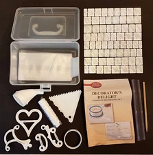 Betty Crocker Decorator’s Delight 100 pc Cake Decorating Cookie Frosting Icing