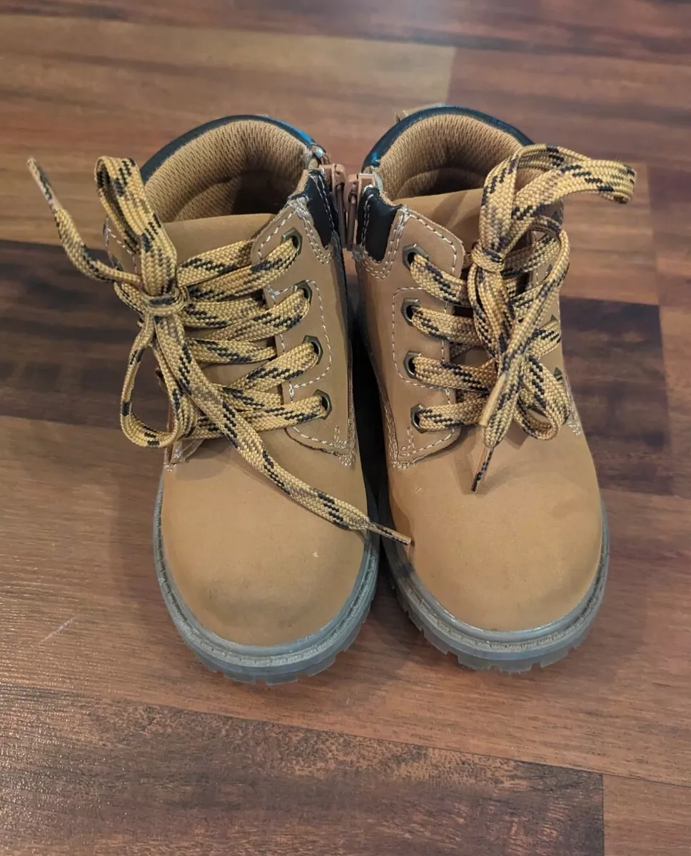 Toddler boy top boots size 9