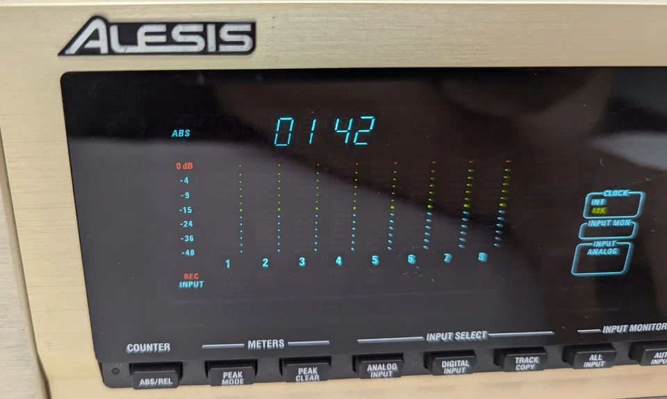 VTG ALESIS ADAT XT20 Multi-Track Digital Audio Recorder w/ VHS Tape PARTS/REPAIR - Image 4 of 4