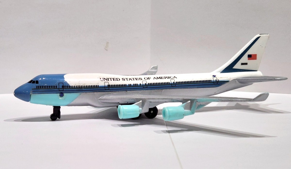 Daron Realtoy RT5734 Air Force One Boeing 747-200B Reg# 28000 1