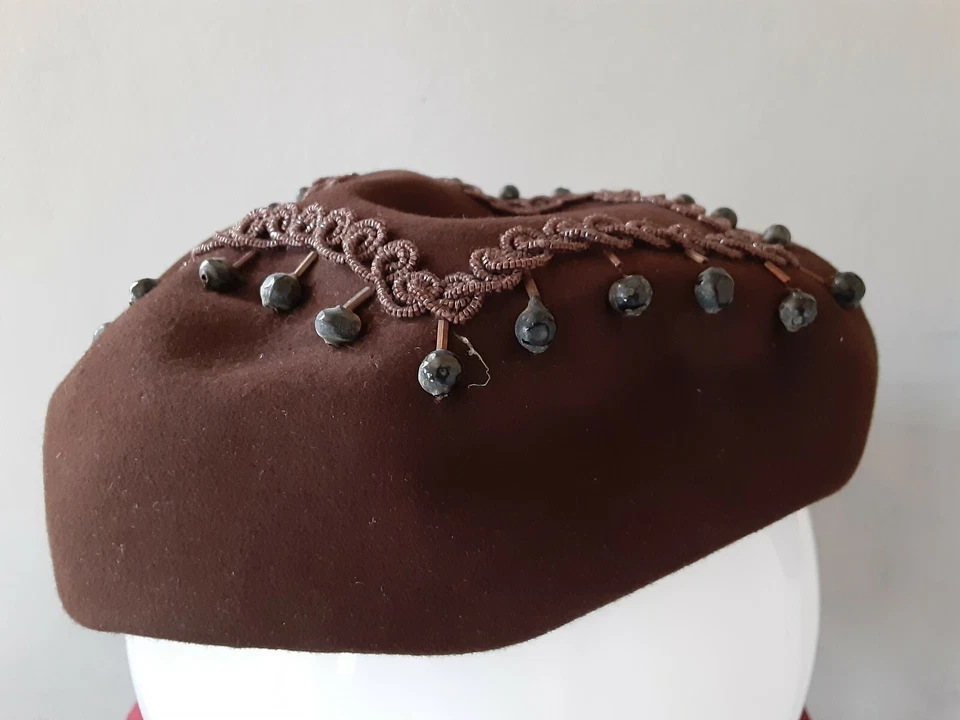 De colección. Sombrero pastillero de lana marrón boina Stetson Fifth Avenue cuentas John B. Stetson Co  Foto 2 de 4