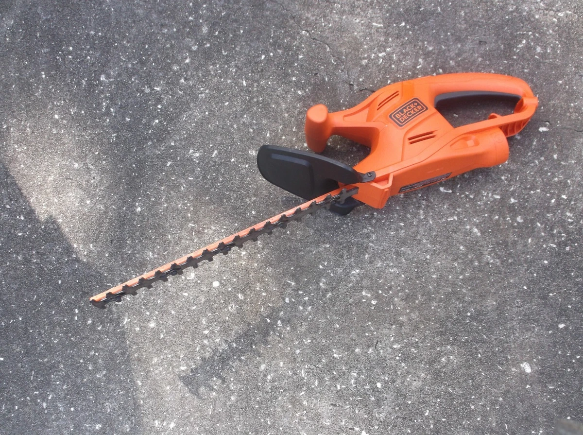 Black & Decker 16 In. 3A Corded Electric Hedge Trimmer