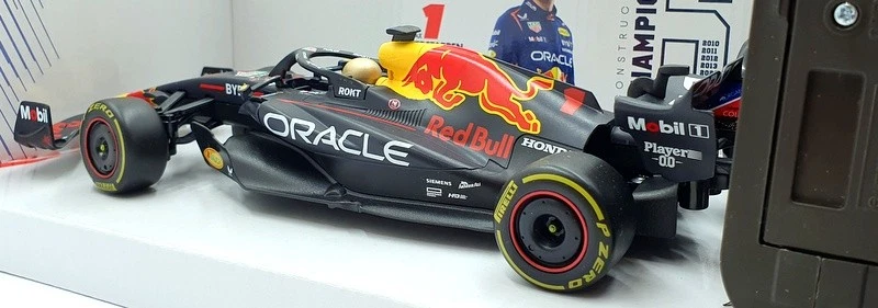 Maisto 1/24 Scale 82358 - F1 Red Bull RB19 RC Car 2.4GHZ - #1 Max Verstappen - Image 2 of 4
