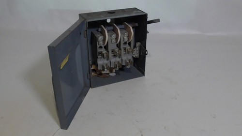 Wadsworth 8733N service disconnect, 30 Amp, 240 VAC, 4 poles - Picture 6 of 17