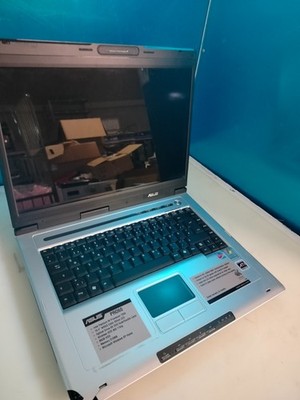 ASUS PRO60 Laptop mit Intel Pentium M-Prozessor Gebraucht (V2 1127)