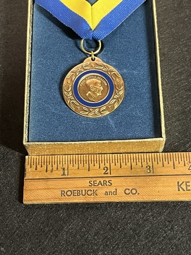 Vintage MCM Paul Harris Fellow Rotary Foundation Medal And Lapel Pin Set In Box - Picture 7 of 9