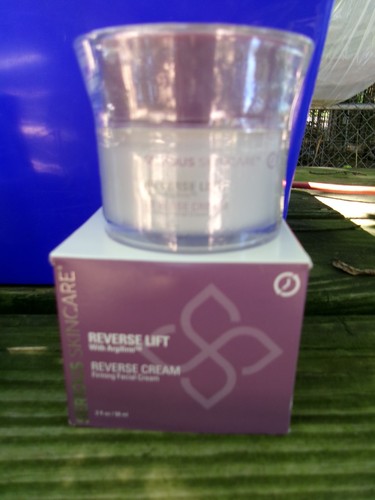 SERIOUS SKIN CARE REVERSE STRAFFENDE GESICHTSCREME (volle Größe - 2oz - Neu im Karton)