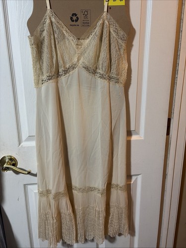 Exquisite Vintage 1960s Suavette VAN RAALTE Opaquelon Tan Lace Full Slip 36 A