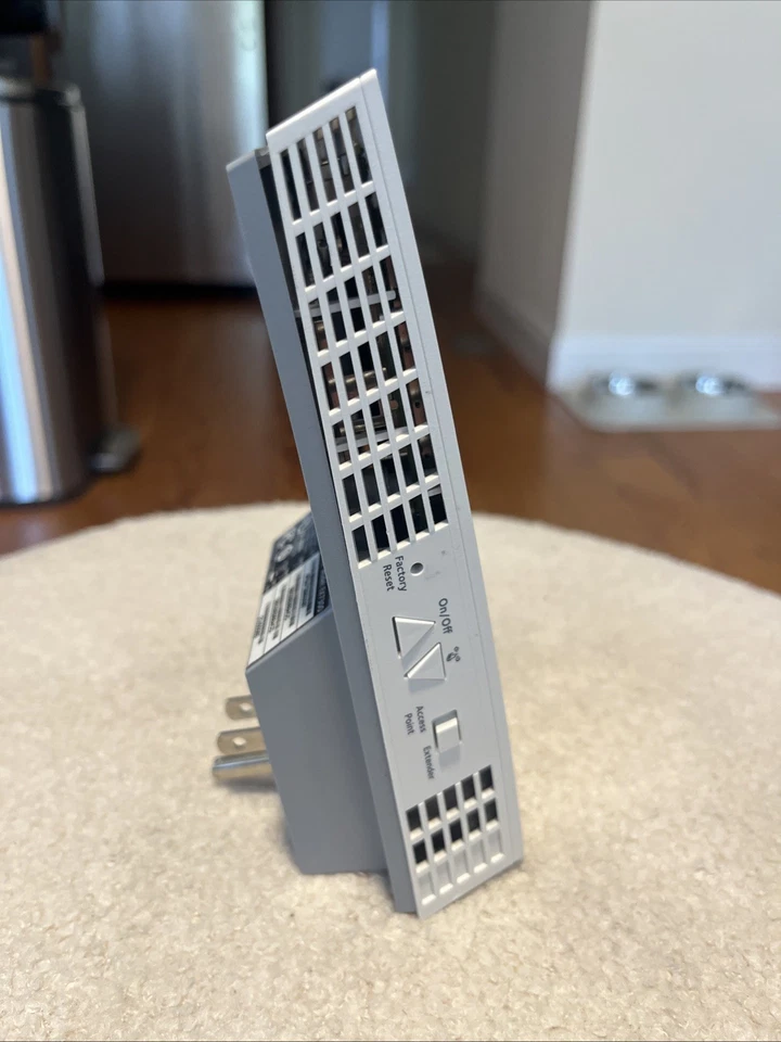 NETGEAR EX7300 Nighthawk X4 AC2200 WiFi Range Extender - Image 4 of 4