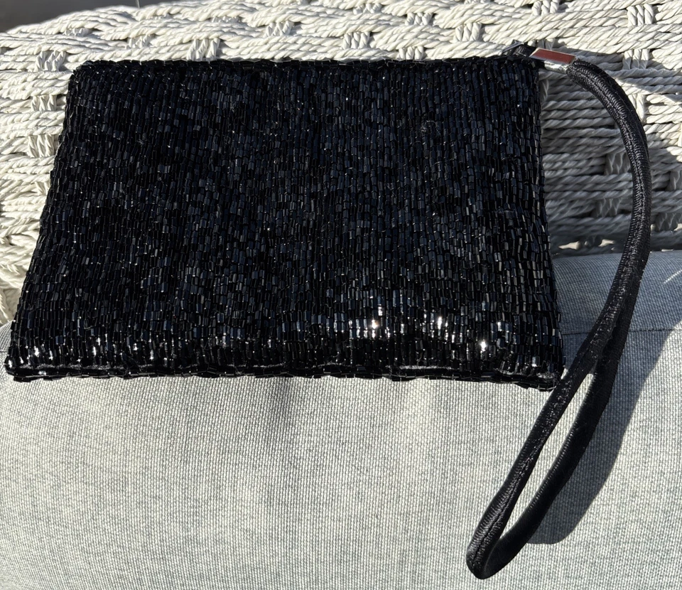 Muñequera Angelia Moore vintage negra con cuentas con flores 3D Foto 2 de 4