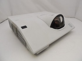 Hitachi CP-BW301WN 3LCD 3000 Lumens 1280x800 HDMI VGA Projector w/ Remote