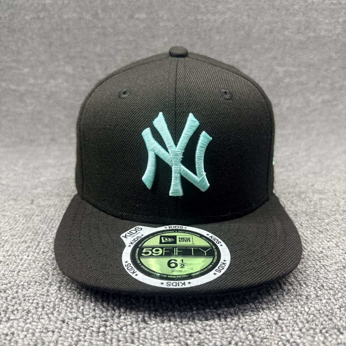 New Era New York Yankees 59FIFTY Kids Fitted Cap Black Aqua Size 6 1/2 52cm