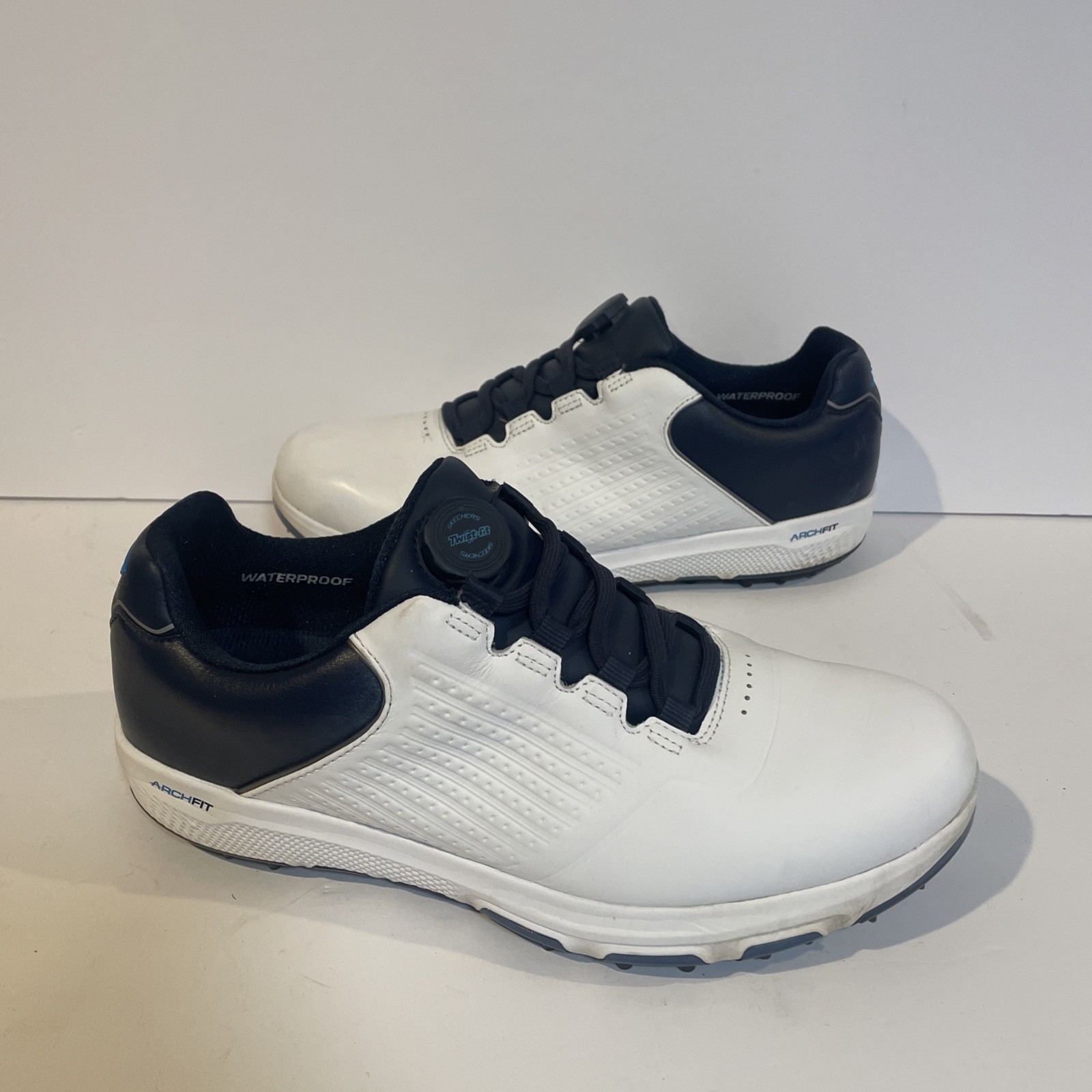 White/navy Arch Fit Twist Fit Size 10