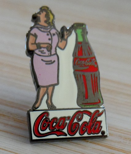 BEAU PIN'S BD TINTIN ET MILOU CASTAFIORE PUB BOUTEILLE COCA COLA BLANC - Foto 2 di 3