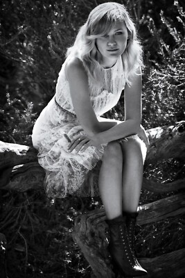 BEAUTIFUL KIRSTEN DUNST 5X7 Photo