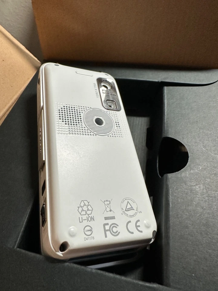 3M SHOOT N'SHARE CAMCORDER+PROJECTOR - Image 3 of 4