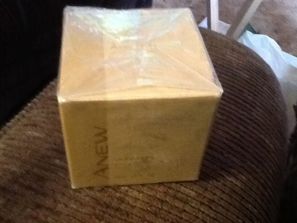 AVON  Discontinued  (Hard to find)  ANEW  ULTIMATE CREAM 1.7 fl. oz NIB (sealed) - Image 2 of 4