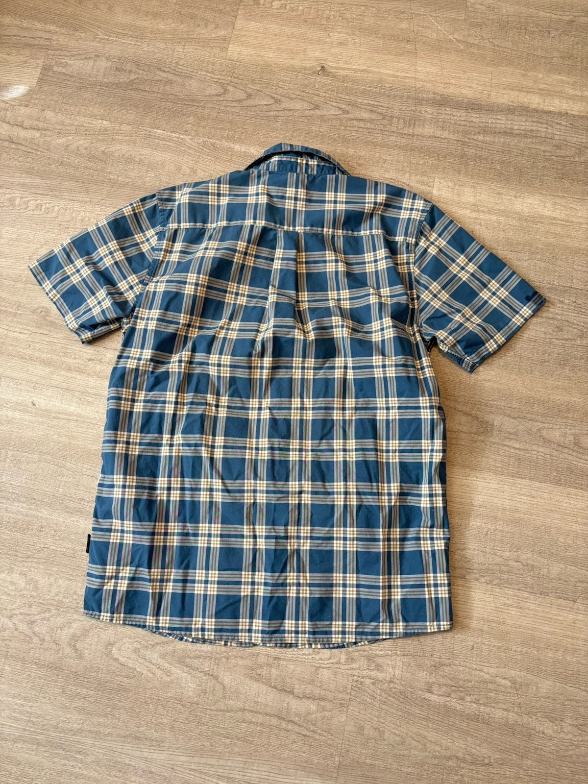 Patagonia Men’s Medium Blue Tan Plaid Puckerware Button Up Shirt Organic Cotton