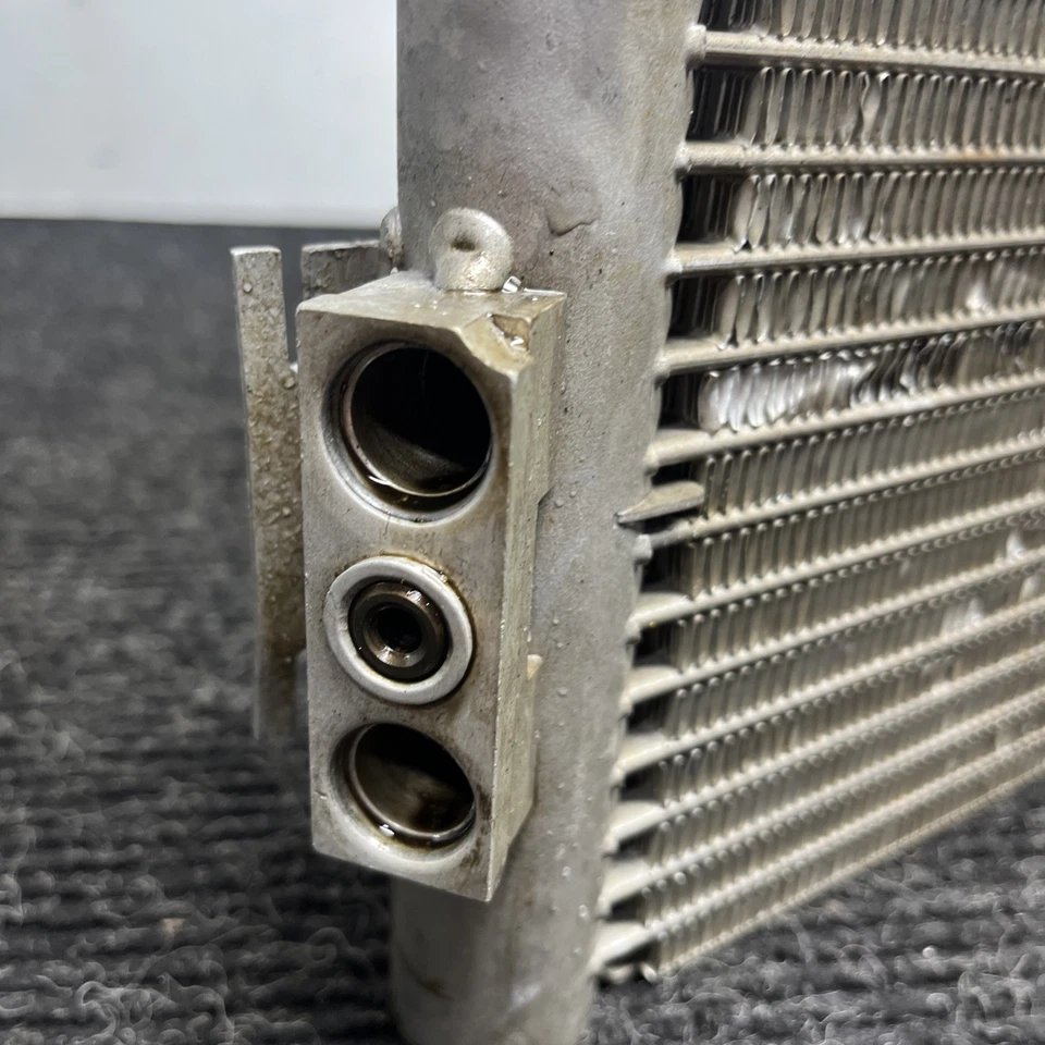 ☑️ Radiador enfriador de aceite de motor BMW 335i 2012-2016 OEM 17217618360 Foto 3 de 4