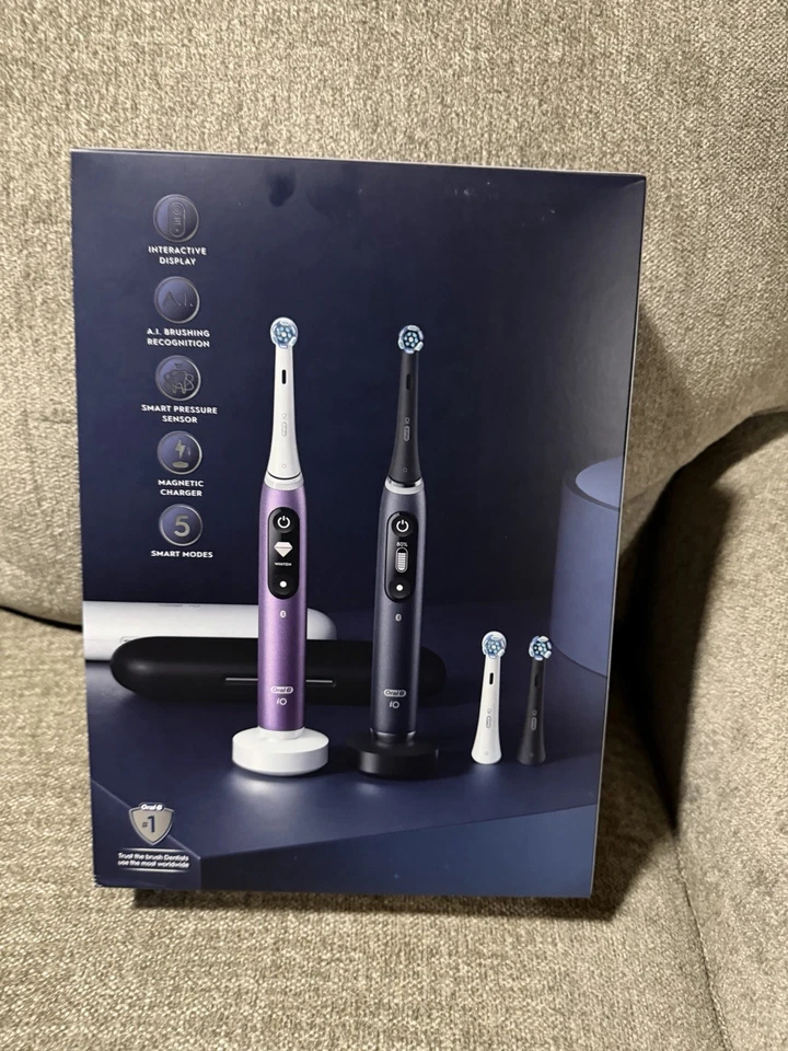 Escova de dentes elétrica Oral-B iO Series 7 - Pacote com 2 / 4 cabeças de escova - Preto / Roxo - Imagem 2 de 3