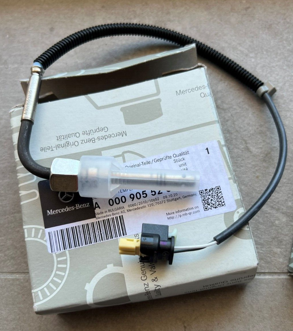 New Genuine MERCEDES BENZ VITO SPRINTER Exhaust Temperature Sensor