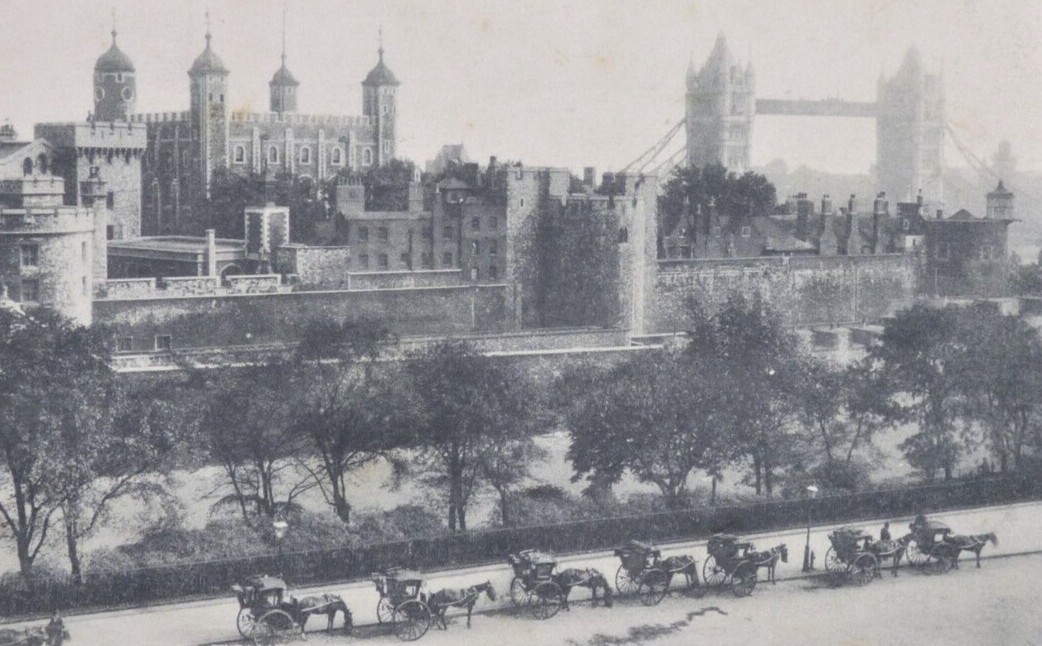 Tower of London & Tower Bridge, Horse drawn carriages. LESCO Series