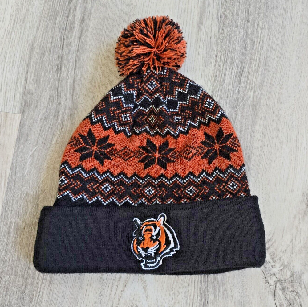 New Era NFL Selburose Pattern Pom Knit Beanie Cincinnati Bangles Fleece Lined
