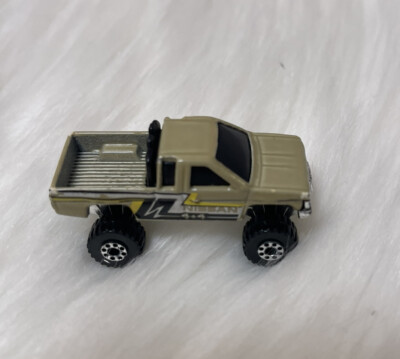 Hot Wheels Mini Micro Nissan Hard-body Pickup Truck Racers 1987 Vintage