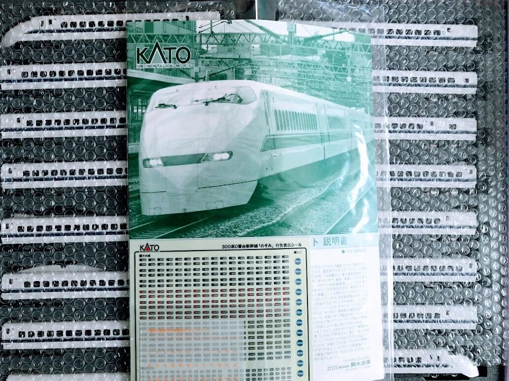 Kato 10-1766 Series 300-0 Shinkansen NOZOMI 16-Car Kato 10-1766 Series 300-0 Shinkansen NOZOMI 16-Car