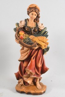 Q84H48 Figur Frau mit Korb Christian Runggaldier Janon Italien Holz geschnitzt
