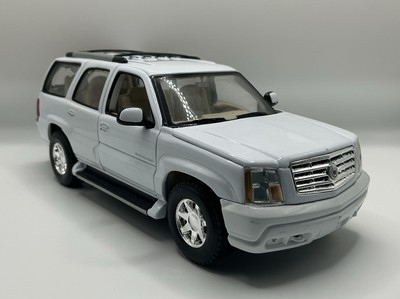 WELLY 2002 CADILLAC ESCALADE  1:24 SCALE WHITE RARE RARE FIND NEW