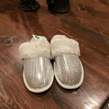 Cat And Jack Silver Sequined Slippers. Fur Lined With Great Detail. Size 6/7