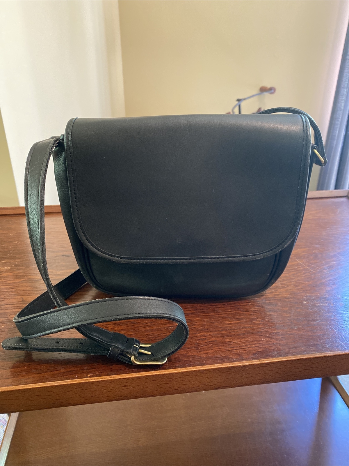Vintage COACH Legacy Black Leather Flap Crossbody Han… Gem